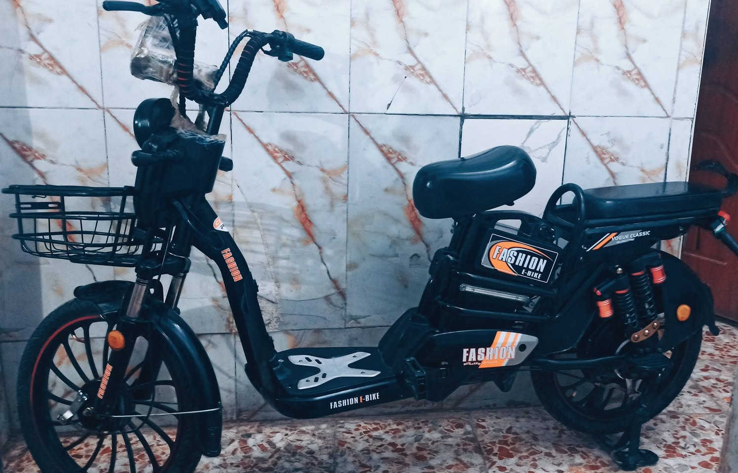 دراجه شحن للبيع جاهزه كل نقص مابيها جديدة السعر 350 وبيها مجال المكان الديوانية  *********** بي وتساب
