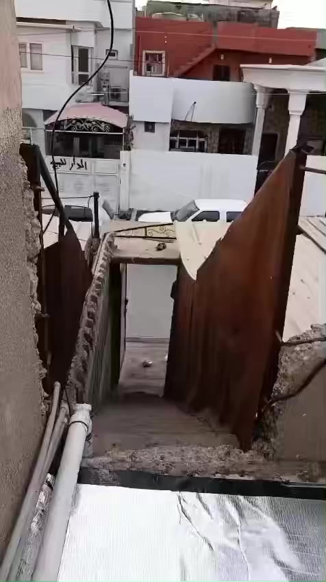 بيت للايجار 🏠 
طابق ثاني 
دور السكك خلف 
مول ماشاءالله 
للسستفسار 
***********
