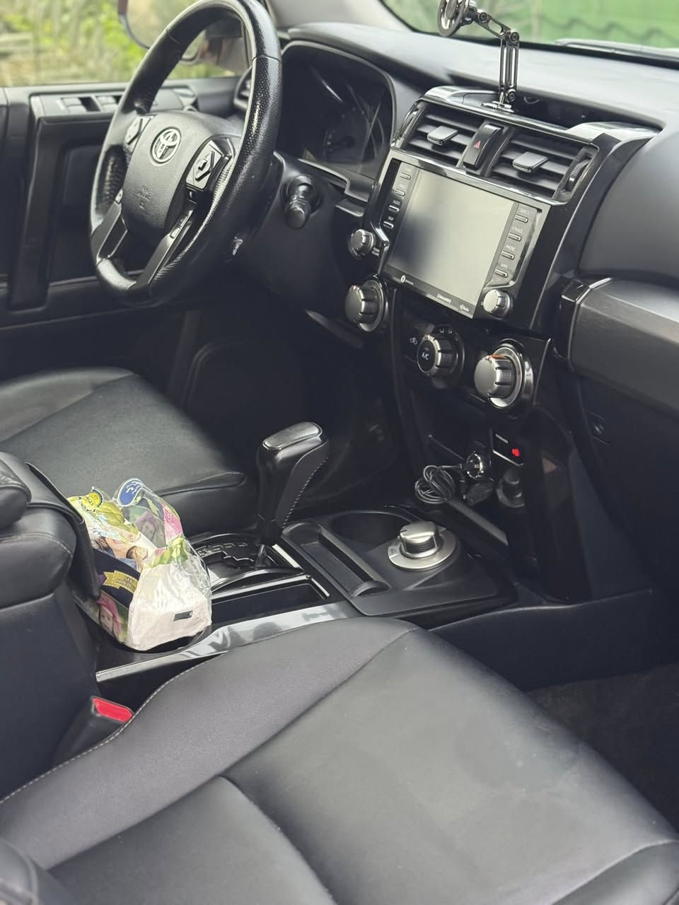 فور رنر.
2023
اربعينيه. تكون مميزة  بخط الشركة وختم 40 على الكشن وعلى الدشبول.
فول مواصفات 
كشنات كهرباء 
كشنات جلد اسود 
هيترات كشن 
هيترات استيرن 
بصمه 
كامره 
رادار 360 
تحديد مسار 
 ماشيه 21000. مايل 
رقم بغداد 
صبغ جاملغ خلفي. 
وتبديل صندوك نفس لون 
السياره مصروف عليها. تخم دبل لوي سعر1000$ 
سيبايه ومضله 750$ 
بك لايت. 
دوسات حديد 
سعر 33500 
سعره بلاش 
مستعجل على البيعه  نزلت سعرها 
مكلفتني 38
بغداد زيونة 
***********
