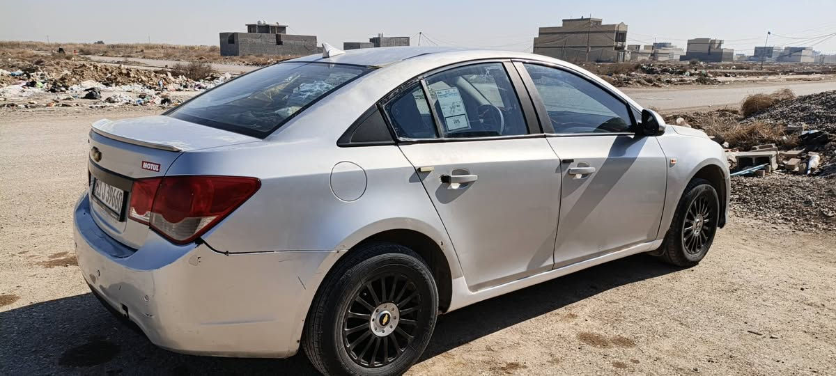 السلام عليكم للبيع دايو لاستي كروز 2009 رقم بغداد انكليزي تحويل ثاني يوم 
مكينه 1800 خليجي بيهة فقط رواجز مققوله كير و مكينه كفاله 
سيارة صبغ عام بدون ضربه قويه فقط طخات و جراد سيارة مابيهة نقص فقط تبريد ترايك من زاخو للبصره 

سعر 63 و بي مجال بسيط للشراي مكاني بغداد المدائن او واسط نعمانيه 
***********
