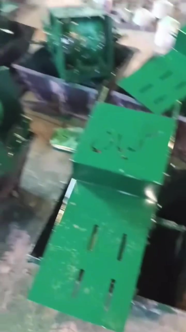 📌شركة كيان  تقدم لكم اجود انواع الاوناش لو شغلك تقيل يبقي لازم الونش يكون تقيل «ونش كيان»  هو الاختيار الصح جوده عاليا قوه وتحمل 
«ونش كيان» معه
📌 2 برويطه محمله كاتش توك توك
📌 حله محمله 
📌 60 متر واير جاهز للسحب 
📌 هوك و سلسله 
📌 موجود جميع انواع المحركات 
📌 طنبورة محرك  
📌سريين
📌 3 اجزم 
 📌 جناحين 
📌 الديربوكس عندنا مختلف بشميز زهر 
💥ضمان ست شهور ضد عيوب الصناعه 
💥 يوجد شحن لي جميع المحافظات 
💥 يوجد شحن لي جميع الدول 
شركة كيان  تقدم لكم اجود انواع الاوناش 
📞للتواصل والاستفسار: 
م/ رحمه البحيري
 01001236041 
#كيان_اللمعدات 
#اوناش_كيان


**إذا كنت صاحب هذا الإعلان وتريد حذفه لأي سبب، رجاءا أرسل رسالة إلى الدعم الفني**