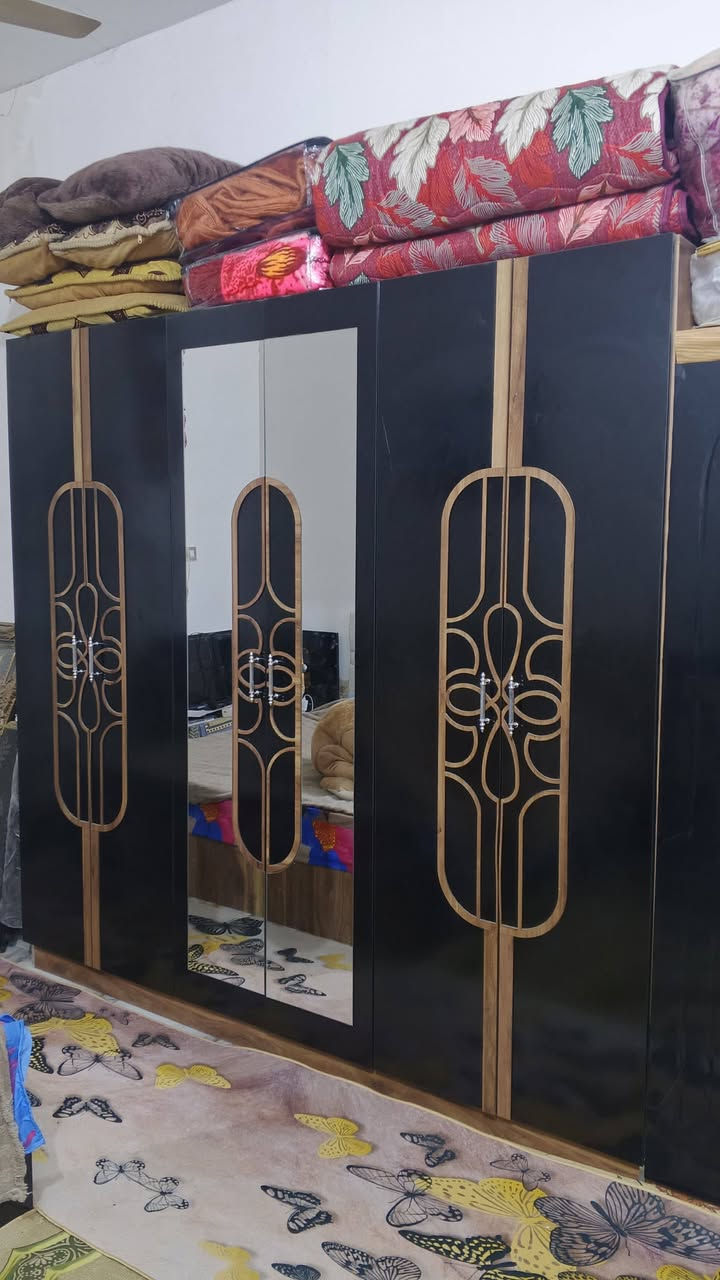 غرفه تركي
جديده كلش وسعرها مناسب 
الشراي يتصل ع هذا الرقم 
 ***********
المكان بالغراف
