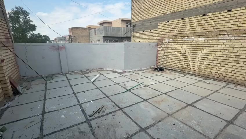 الدار للبيع ام نجم شارع محمد الصافي المربع الذهبي طابو صرف المساحة 150 متر طابق ونص السعر 185 للستفسار الاتصال على الرقم ***********
