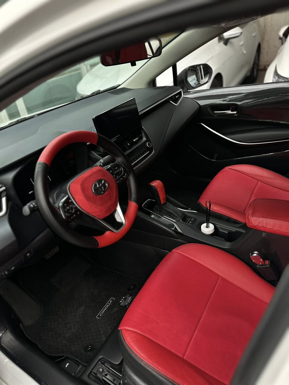 كورلا هايبرد 2025
فول مواصفات 
داخل احمر 🔴
ارضيات حوضيه 
سستم انارة محيطية
سوادات مغلفه لاصق
رقم بغداد انكليزي 
بأسمي تحويل ثاني يوم 
سيارة جديدة 🆕 
بمعنى الكلمه ماشيه 10 
مابيها اي ملاحظات 
مكان سيارة بغداد 
***********
