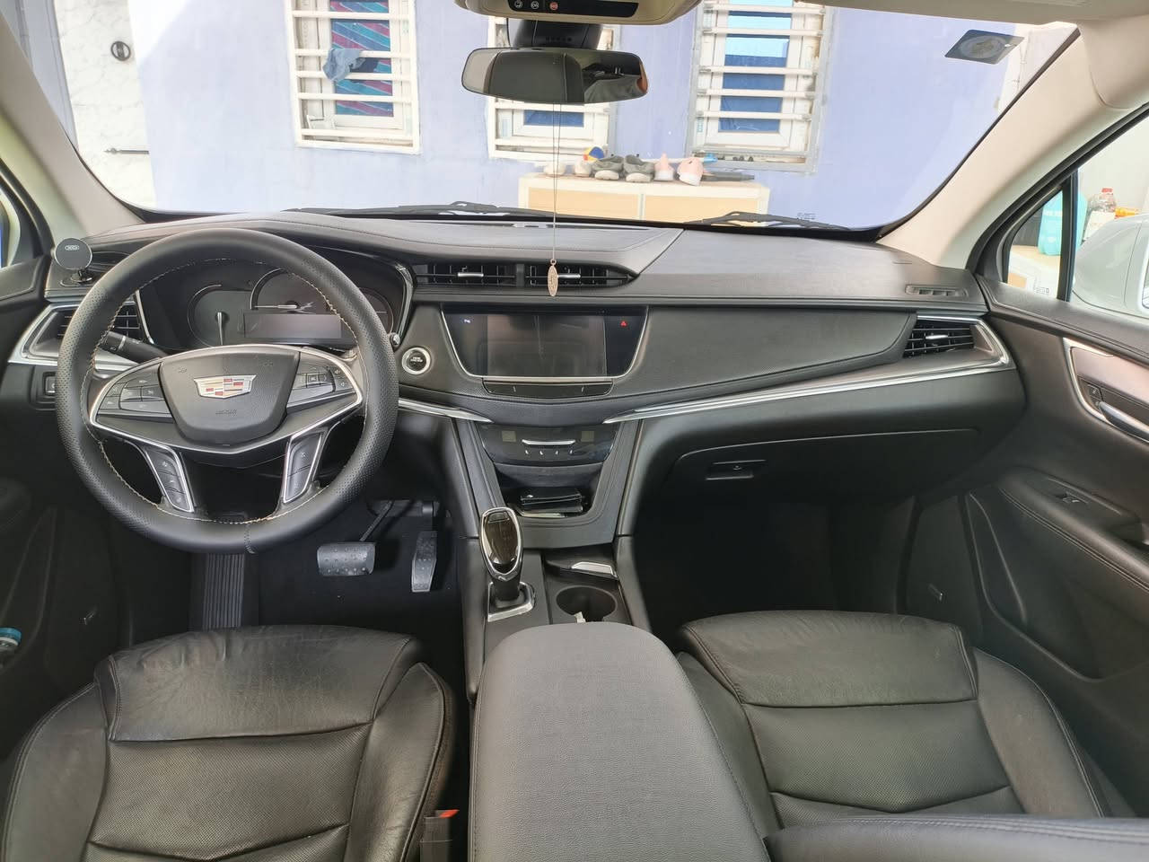 ‎كاديلاك xt5
‎موديل 2019
‎ماشية 70 الف 
‎رقم بصرة شبه مميز سنوية 2030
‎محرك ستة سلندر 3600
‎فول موصفات 
‎بانوراما
‎سستم صوت بوس
‎كشنات امامية كهرباء مع تدفئة 
‎استيرن كهرباء مع تدفئة 
‎كشن السايق رجاج مع خزن ميموري
‎رادارت بجميع الجهات 
‎مع نقاط عمياء
‎شحن موبايل وايرلس  
‎جنطة كهرباء شفط
‎اندرويد اوتو وكار بلي 
‎تحذير تصادم 
‎مع موصفات اخرى 
‎حادث السيارة غرق نسبة قليلة فقط باور ستيرن تبديل اكفل جميع الكهربائيات على الفحص  .. السيارة بدون صبغ او تبديل حتى الدعاميات مكفولة 
‎دائما استخدم دهن اكسادو و بانزين محسن 
‎علما اني المالك الثاني لسيارة 
‎سعر السيارة 175 ورقة 
‎


**إذا كنت صاحب هذا الإعلان وتريد حذفه لأي سبب، رجاءا أرسل رسالة إلى الدعم الفني**