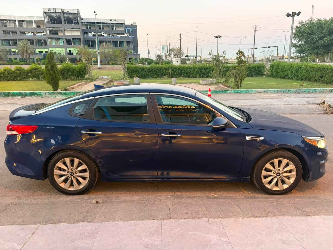 للبيع | كيا أوبتيما 2017 وارد كندي
* الموديل: 2017
* المنشأ: وارد كندي
* المحرك: 2400 - GDI
* نوع الحادث: سرقة أبواب (وليس حادث اصطدام)
 
مكينة جديدة 
كير جديد 
حدادية جديدة 
شاشة تاب كار بلي سعرها 200$

المواصفات:

* تشغيل بصمة (Smart Key)
* تحكمات ستيرن جهتين
* نظام ABS
* تدفئة للمقاعد الأمامية
* تدفئة ستيرن
* أوضاع القيادة: Eco / Normal / Sport
* كرسي السائق كهربائي
* حفظ وضعيتين قيادة لكرسي السائق
* مرآة داخلية بتعتيم ذاتي
* مرايا جانبية كهربائية مع طي كهربائي للاسفل حين الرجوع للخلف

السيارة نظيفة وعلى ايدي لكن فقط كشرها بي ملاحظات وشخوط ويحتاجله شغل

السعر 109 ورقة وبيها مجال وبيك خير وتدلل 
للتواصل  ***********
العنوان بغداد الكاظمية
