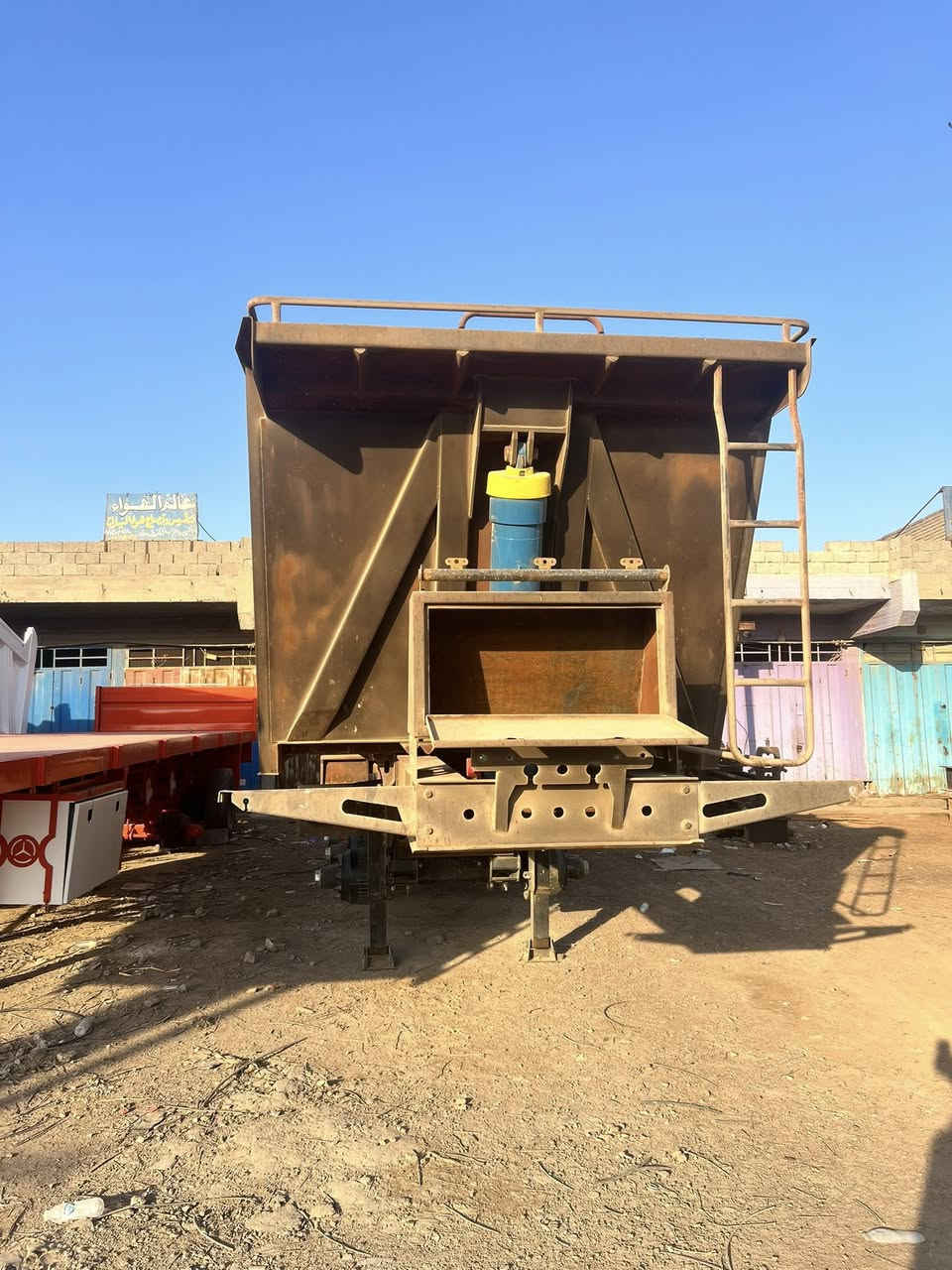 للبيع عربانة ماك نيسان شاصي ١٦دناكير١٦ كاعية ٨ذرعة٣١جك تريلة ***********
