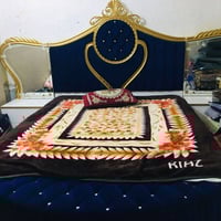 سرير • أثاث