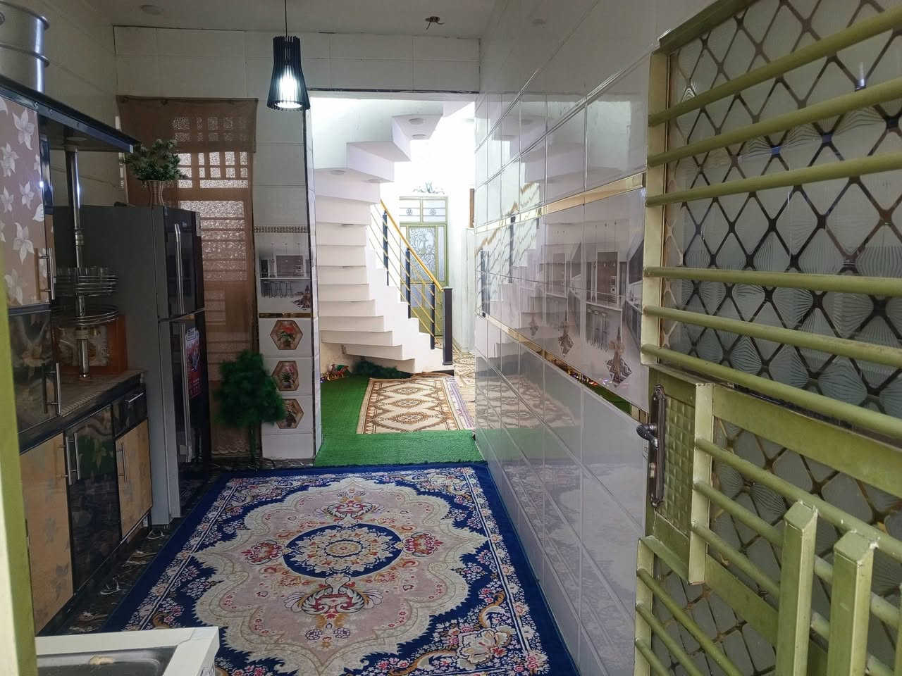 بيت البيع مساحه 150 واجه 7 ونص ونزال 20 شارع 15 مستقبلن تجاري
العنوان قرب معسكر البلديات موقع ممتاز
الاليات التبليط جاي تشتغل تقص بشوارع
البيت يحتوي عله ستقبال صاله مطبخ 
4 غرف نوم وحده منهن سويد
حمامات 2 كبار.
تواليت خارجيه
رقم الهاتف
***********
