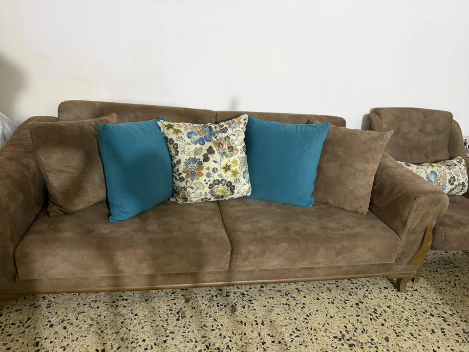 للبيع طقم قنفات عدد (7) قطع
اللون: رصاصي
الحالة: نظيف جداً – كلشي ما بي – خالي من العيوب
الاستعمال: خفيف وواضح عليه النظافة

السعر: 600 الف اني مشتريته ب١٢ ورقه بس ماعدي مكان مستعجله ع البيع 
 المكان  بغدادحي القاهره 

‭٠٧٧١ ١٨٣ ٧٣٨٣‬ للتواصل لجادين فقط
