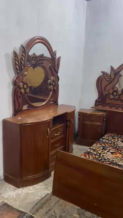 650غرفه اربع ابواب خمسه ملم تزكام ام دنك زاويه كنتوريه نضيفه جدا صاج داخل وخارج  بغداد الحسينيه مال وعنديتوصيل*********** الراشديه وعندي توصيل
