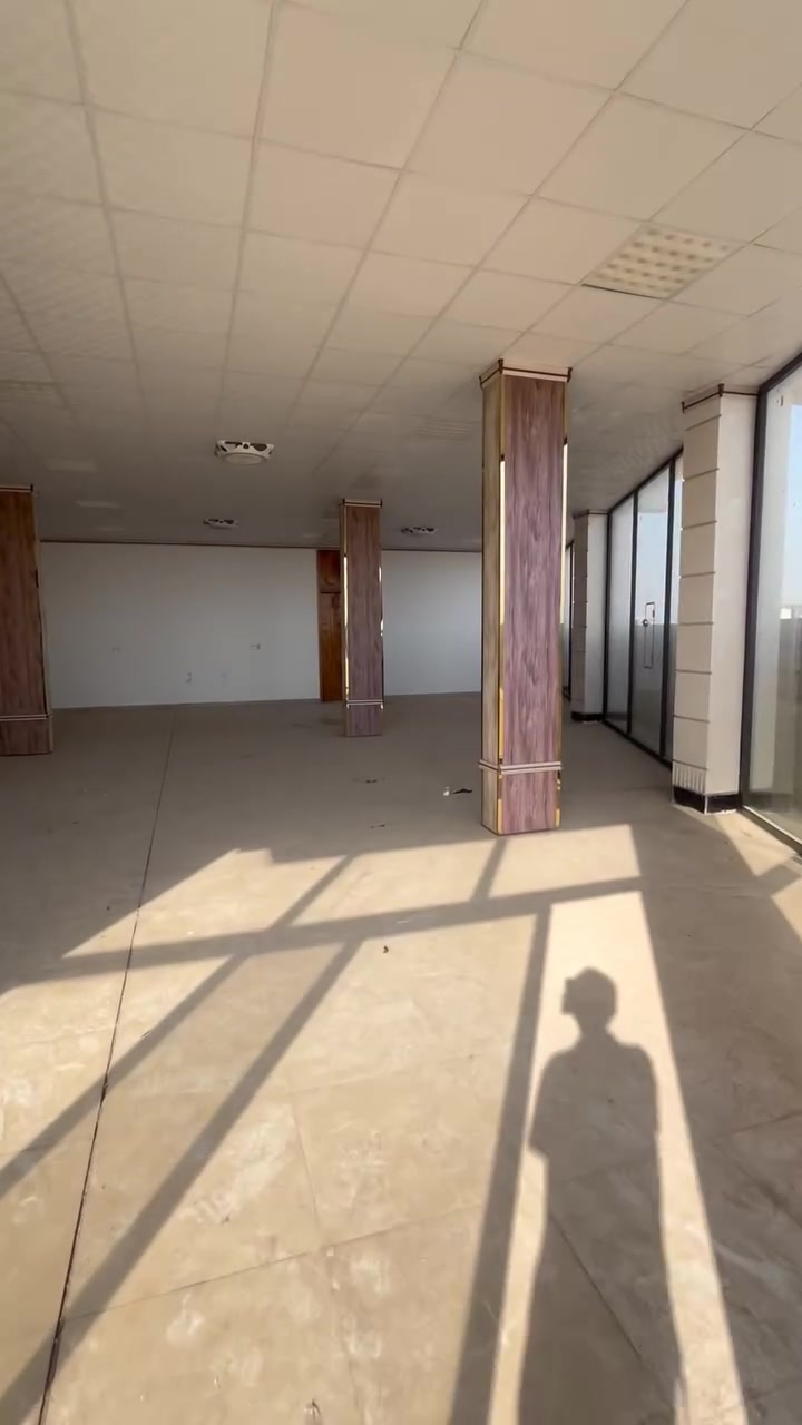 محل الايجار الموقع الرمادي شارع المعارض ركن فرت التربيه مساحه المحل 88متر العرض 8ونزال12 
+الطابق الثاني لليجار مساحته 280متر الموقع شارع المعارض عماره ركن 
الاستفسار ***********
