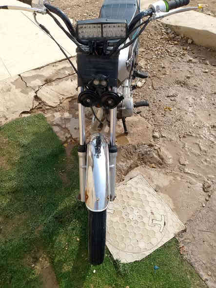 بدون شاصي يراني دراجه جاهزه بس بيه سبرنكه خارجيه ماعليه شي دراجه سعره 450وبيه مجال رقمي ***********
