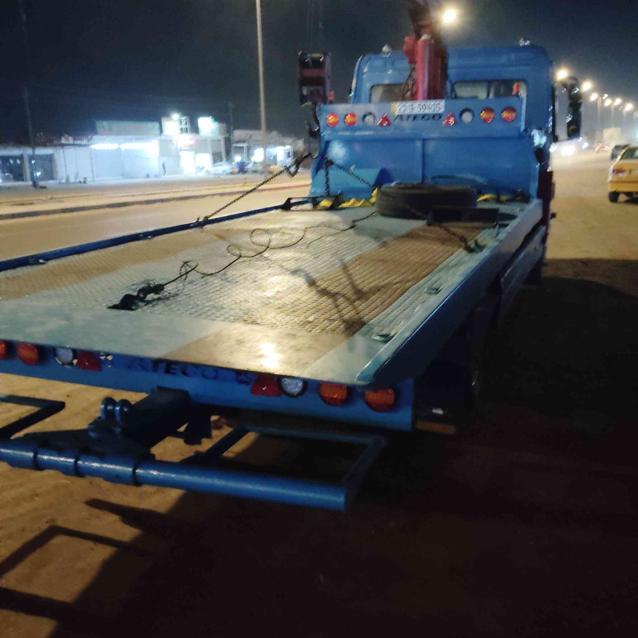 كرين سطحيه خاشوقه كرين 3 طن سلايتين موديل 2006 سعر سعرها بثلاث شدات و40 عنوان بابل اكسن  شاصي محرك كله كامل ما بيها نقص ترايك في البصره)***********
