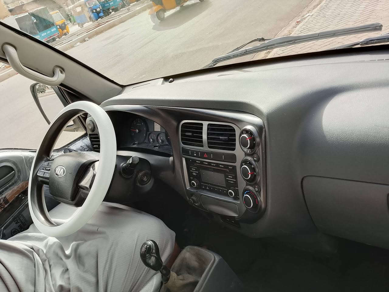 سلام عليكم كية حمل موديل 2020سيارة جاهزة كبل لشغل تبريد جديد كير مكينة حدادية اكسل شاصي رقم شاصي مكفول تخم تاير مكان بغداد مدينة الصدر رقم الهاتف *********** اتصل غير متواجد عل فيس
