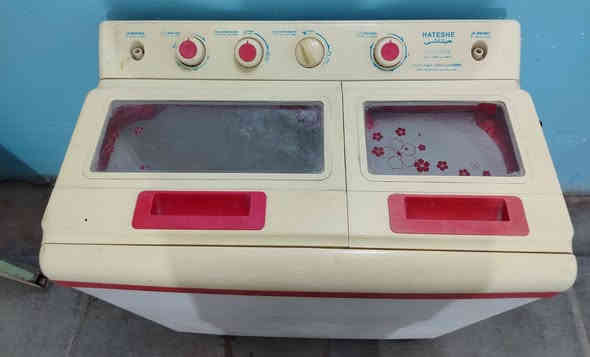 غسالة هيتاشي صنع ماليزي شغالة غسيل ونشاف على الفحص نضيفة ١٠٠/١٠٠ السعر ٩٠ وبيها مجال عنوان قرب ساحه تمثيل خلف عماره حسين القفطاني رقم هاتف ***********
