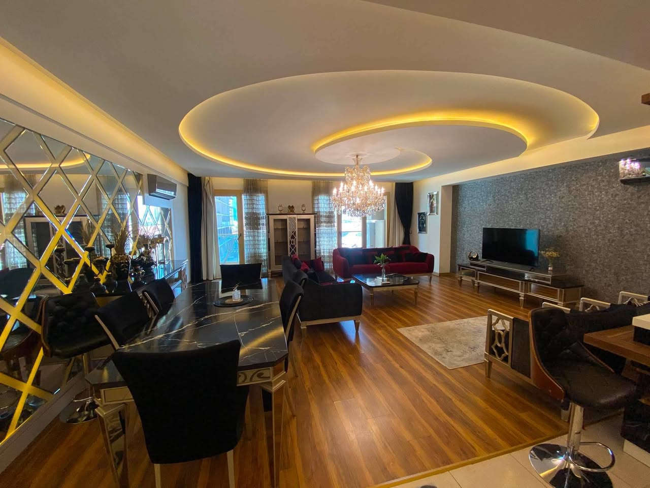 شقه للايجار
فى مجمع رويا تاورز 
متوفر غرفتين وصاله 
مؤسس بل كامل vip
اثات نظيف 
مساحه 170m
طابق رابع واجهه امپاير 
لاستفسار اكتر عل واتساب 

***********
