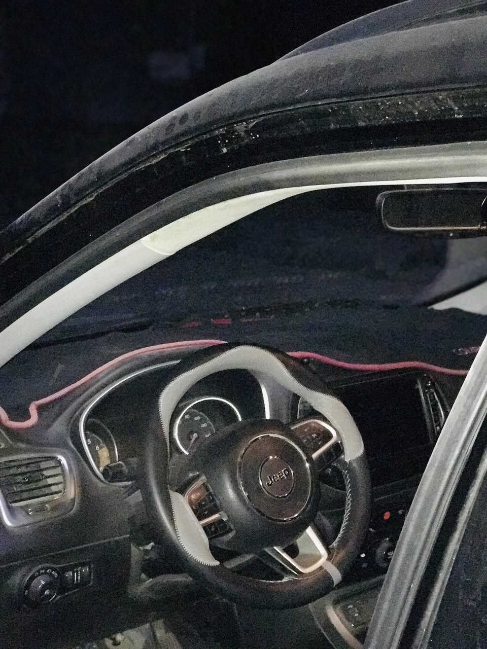 السلام عليكم للبيع او مراوس 
Jeep compass 2018 
فئه latitude فول ما عدا الفتحه 
المواصفات 
1.بصمه تشغيل
2.بصمه ابواب و بصمه صندوق 
3.شاشه كبير 
4.كشنات جلد و مخمل 
5.كشنات كهرباء 
6.تدفئه و تبريد كشنات 
7.شاشه car play و android auto 
8.شاشه اعطال كبيره 
9.رادار امامي خلفي جانبي 
10.رادارات بالمري الجانبيه 
11.نضام auto park 
12.سايد بريك دكمه 
13.نضام auto hold 
14.كامره خلفيه دواره 

الحادث جاملغ وبنيد فقط بدون دواخل

السعر 💸 خاص او اتصل على الرقم 
📱 *********** 

ملاحظة 📝 السياره رقم بغداد دولي بأسمي
