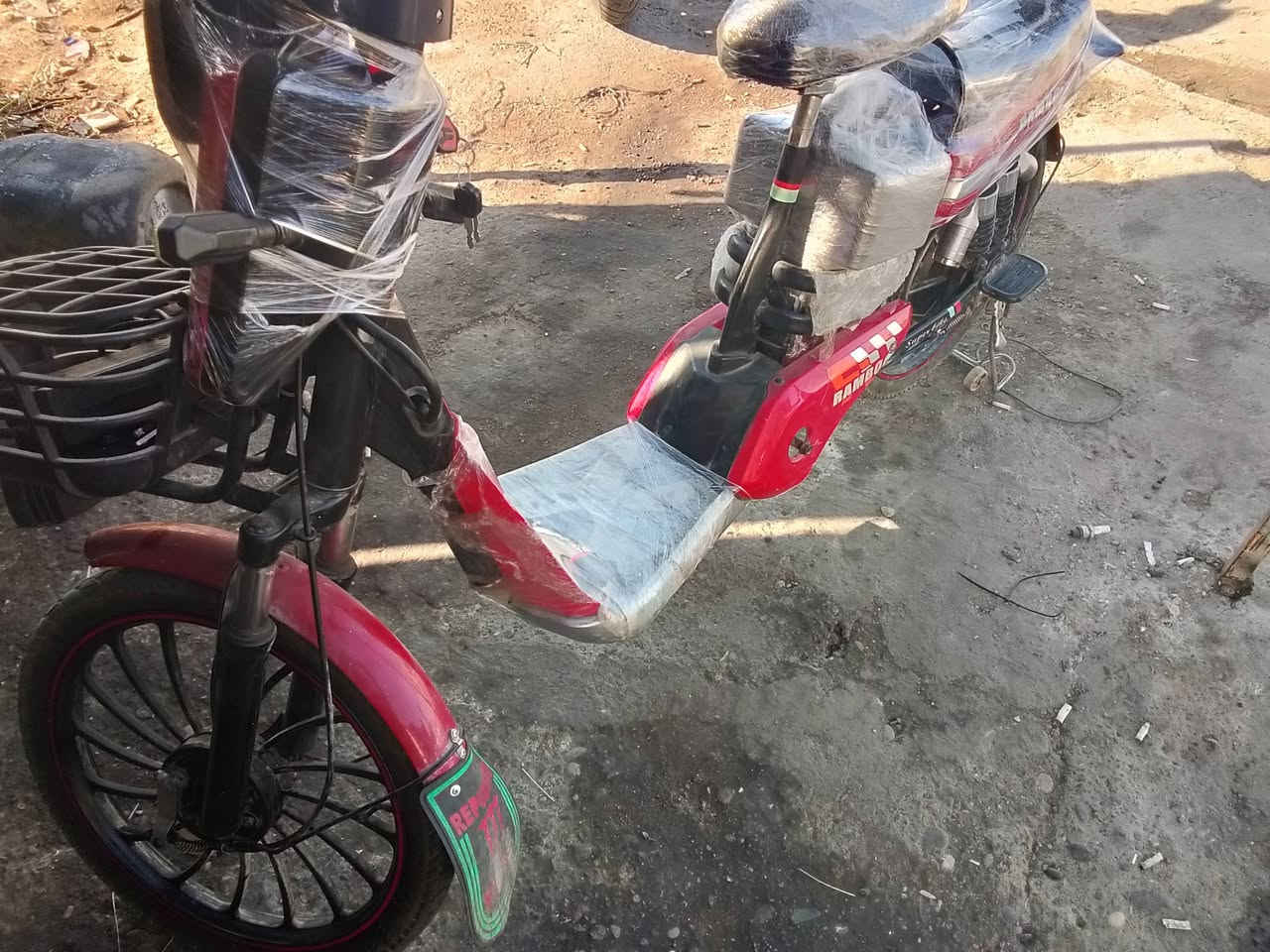 ماطور شحن للبيع شغال كامل بطريات تعبانه يمشيك مسافات قريبه السعر 140 الف ***********

