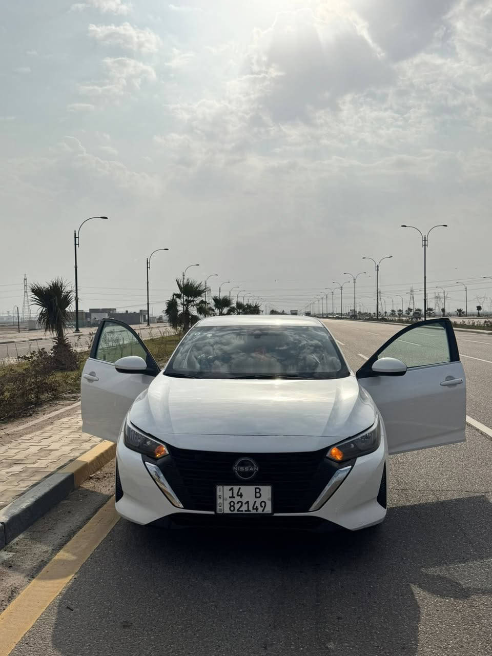 سلام عليكم نيسان سنتره مديل 24 فئه SV  ماشيه 48 تحكم ستيرن تدفئه تبريد شاشه جبيره ستخدام شخصي من البيت الدوام رقم معوقين لمعوق بحمدان بلبصره ولد شاب الون ابيض صدفي السياره مكفوله كفاله عامه ماعده بارد كد اصبعين فقط محرك كير كله كفاله شرط السونار ولفحص  سياره جديده وحله من الصوره محرك 2000 مكاني بصره الزبير ***********السعر 155 وبيه مجال
