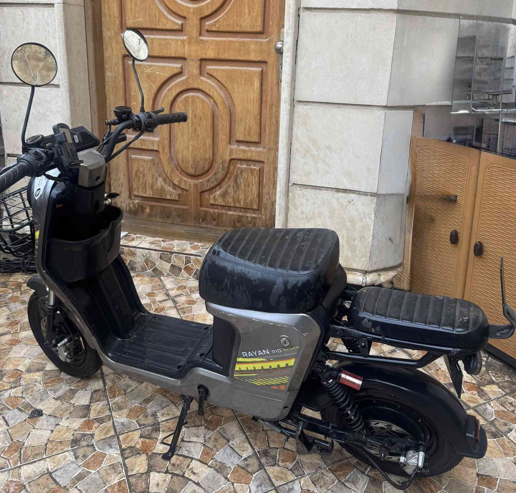 للبيع دراجة شحن ريان R10 لون رصاصي الدراجة نظيفة وحلوة بس نقصها بطاريات
رايدها ب٣٠٠ الف وبيها مجال 
مكاني بالمنصور الداوودي التواصل واتساب ***********
