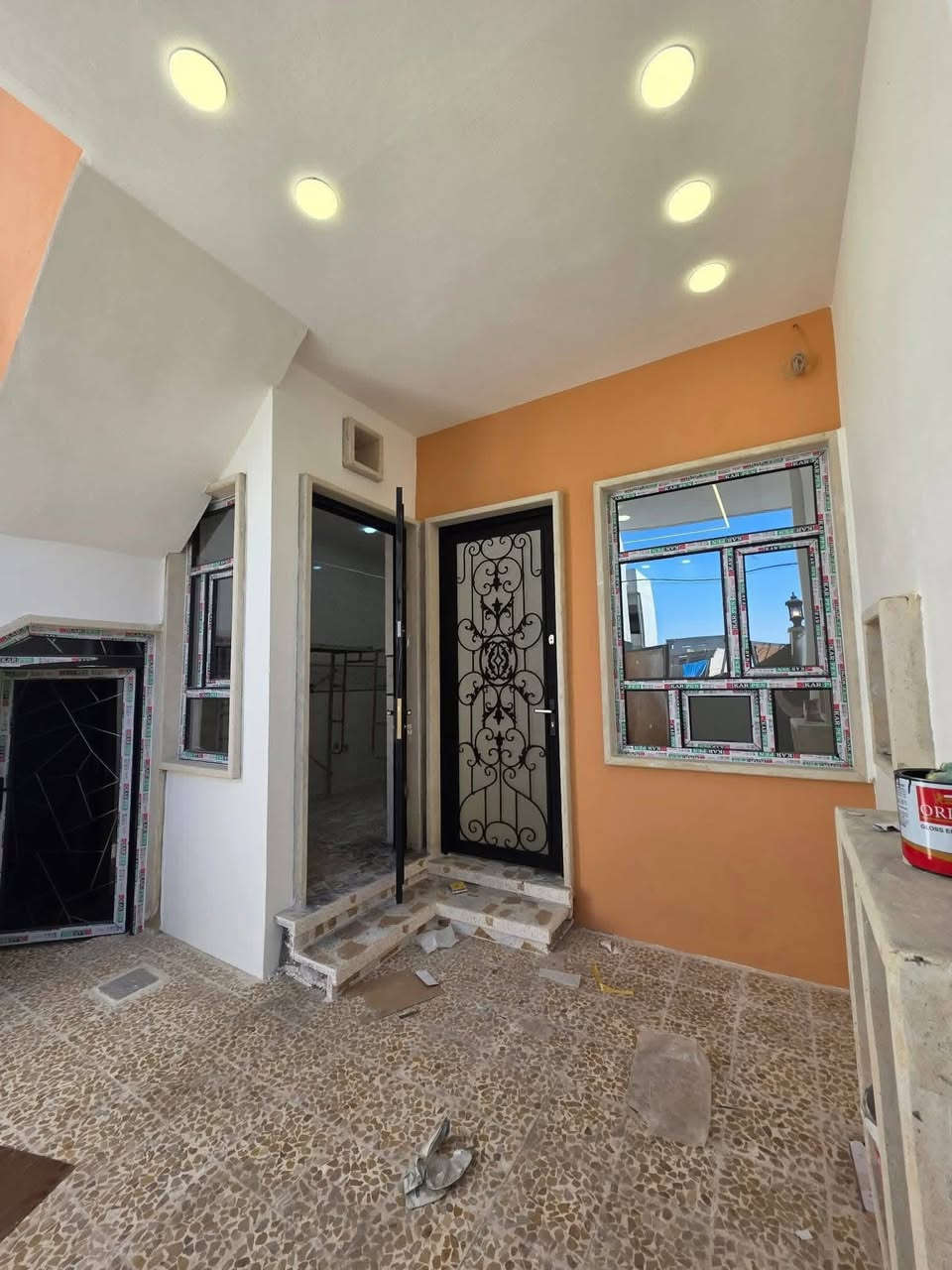 💯للبيع...for sale...للبيع💯
دار بناء حديث 2025 #معزول_عزل_تام
#موقع حي السماح الثانيه المربع الذهبي
#مساحة 110م واجهة 5.5م خمسة ونصف
🏨يتكون من طابقين معزول الطابق الاول عن الثاني
#طابق_الاول كراج مطبخ استقبال هول غرفت نوم صحيات
#طابق_الثاني مطبخ استقبال هول غرفت نوم صحيات بيتونه
#الدار_مصمم_على_الطراز_الحديث
سند طابو الزهور ملك صرف بأسم صاحبه الشرعي 
_________________
 مراجعة مكتب عمار الهزاع لتجارة العقارات الكائن في حي السماح سايدين بانزيخانة المشاعل قرب جامع طه 
📞***********
📞***********
