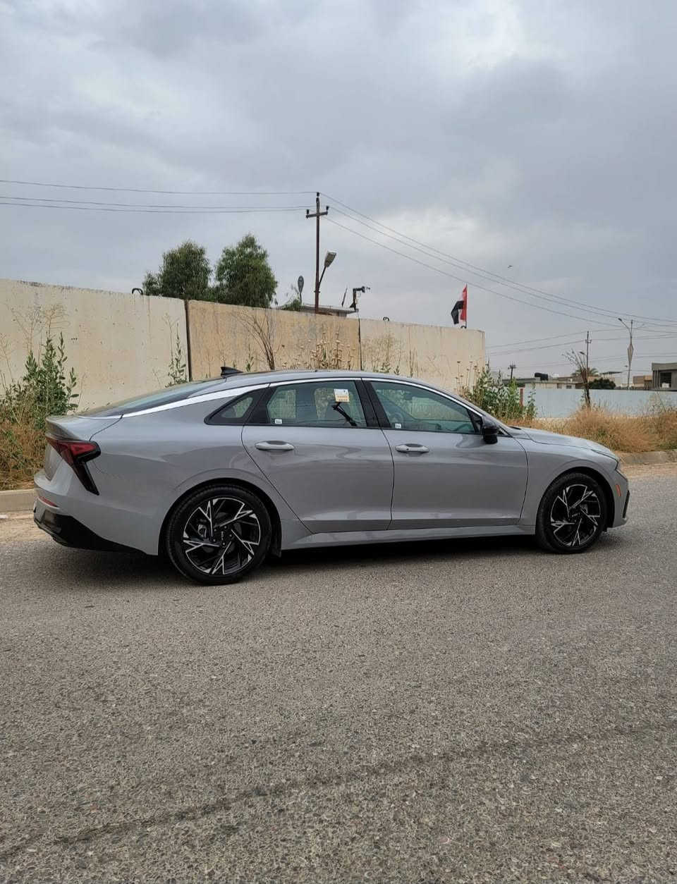 السلام عليكم 
للبيع كيا K5 GT Line موديل 2025 وارد امريكي 
فول مواصفات للاخير ماشية (7500) كيلو متر 
رقم اربيل بااسمي ترقيم جديد وهزة جديدة
الحادث جاملغ الامامي جهة اليمنة وشبر من حافة البنيد صبغ  ايرباك تكمة وكشن فقط
المواصفات 
بصمة وتشغيل عن بعد
فتحة بانوراما
المحرك 2500 تنفس طبيعي
كير 8 نمر
كشنات جلد
كشن كهرباء + تدفئة كشنات 
تدفئة ستيرن 
رادار امامي وخلفي وجانبي 
نقطة عمياء 
قيادة ذاتية وتحديد مسار 
شاشة كبيرة متصلة 
ابل كار بلي واندرويد اوتو واير ليس 
داخل احمر بلادي 
حساسات امامي وخلفي 
كامرا خلفية 360 درجة
وباقي المواصفات المعروفة

السعر  (222 ورقة) وبيها مجال مكاني بغداد 
للاتصال *********** محمد
