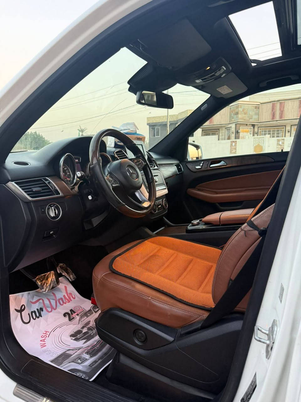 مارسدس خليجي مكفوله وكالة فول واحد على واحدعلى وضع الشركة برغي ممفتوح بيه ماشيه 100 كيلو الفئه المرغوبة جي ال اي تمشي على بانزين عادي السيارة اخت الزيرو او بالعافية على الي ياخذه السعر 330 رقم الهاتف ***********
