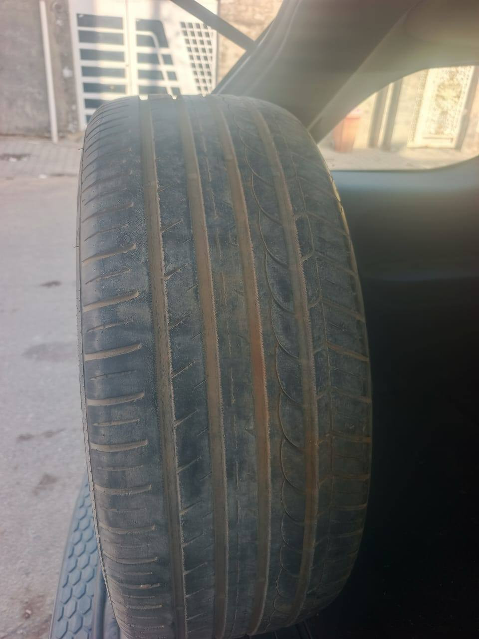 ويل مع تاير حجم ١٨ دورنكو جيب يشتغل كامل بس اتشده ١٦٠ الف  مكاني النجف ***********
