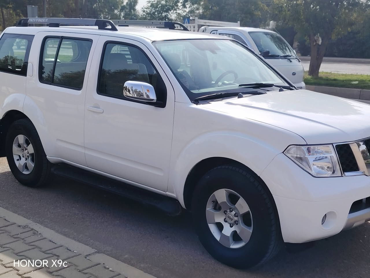 سلام عليكم للبيع نيسان باتفندر وارد خليجي سعر 90 وبيها مجال استفساراكثر تصل *********** سياره بيها صبغ جامرلغ الخلفي رش بدون دواخل وبيها جامرلغ امامي وربع من البونيد صبغ يعني قطعتين وربع صبغ فقط محرك سته سلندر بلاد  فور ويل شغال تبريد تتفئه كله شرط تخم تاير ماصار هواي شاده سياره بسمي رقم سليمانيه نفس اليوم احولها بسمك سنويه مامنتهي  مكاني كلار اهلا وسهلا هذا رقمي ***********
