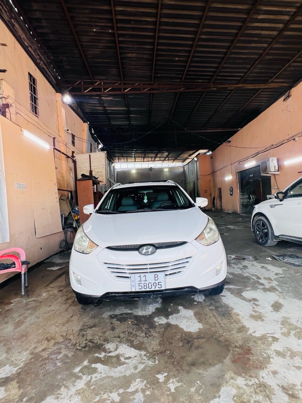 توسان 2013 جديده جداً السيارة 
بيها أماكن بارد فقط 
ماشية 170 
محرك كير مكفووول
مواصفات معروفه 