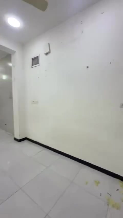 الحريه الثالثه قرب اسواق الغفاري
60 متر فول موصفات وحيل متعوب عليه
مطلوب عائله لا تتجاوز ال 4 نفرات 
***********
