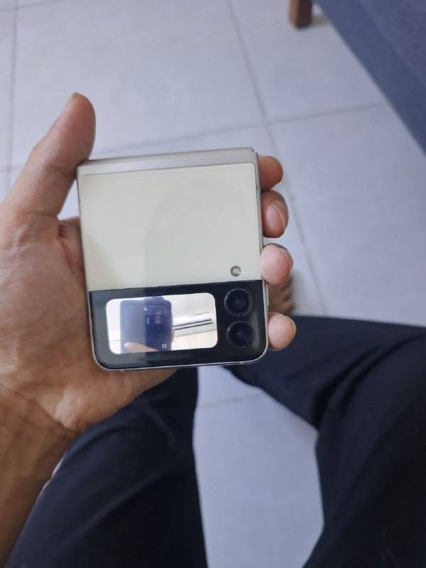 كلكسي z flip 3 ذاكرة 256 بس الشاشة الداخلية تشتغل عالشحن والفوك ماتلمس والشاشة الخارجية شغالة بدون شاحنة تشغل يوتيوب والعاب عادي رائده ب150 وبي مجال بسيط

مكاني بغداد حي التراث مال البياع


**إذا كنت صاحب هذا الإعلان وتريد حذفه لأي سبب، رجاءا أرسل رسالة إلى الدعم الفني**