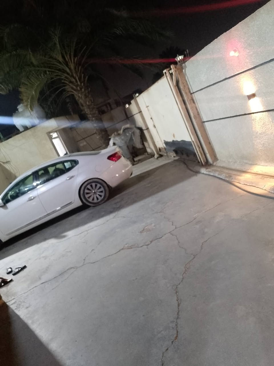 بيت للبيع في الصابيات قرب جسر الدوار المساحة 200متر واقع حال الزراعي القريه اسم المنطقه طابق واحد فول البناء طابوك *********** السعر 80مليون بيه مجال بسيط التفاصيل في المقطع الفيدوه
