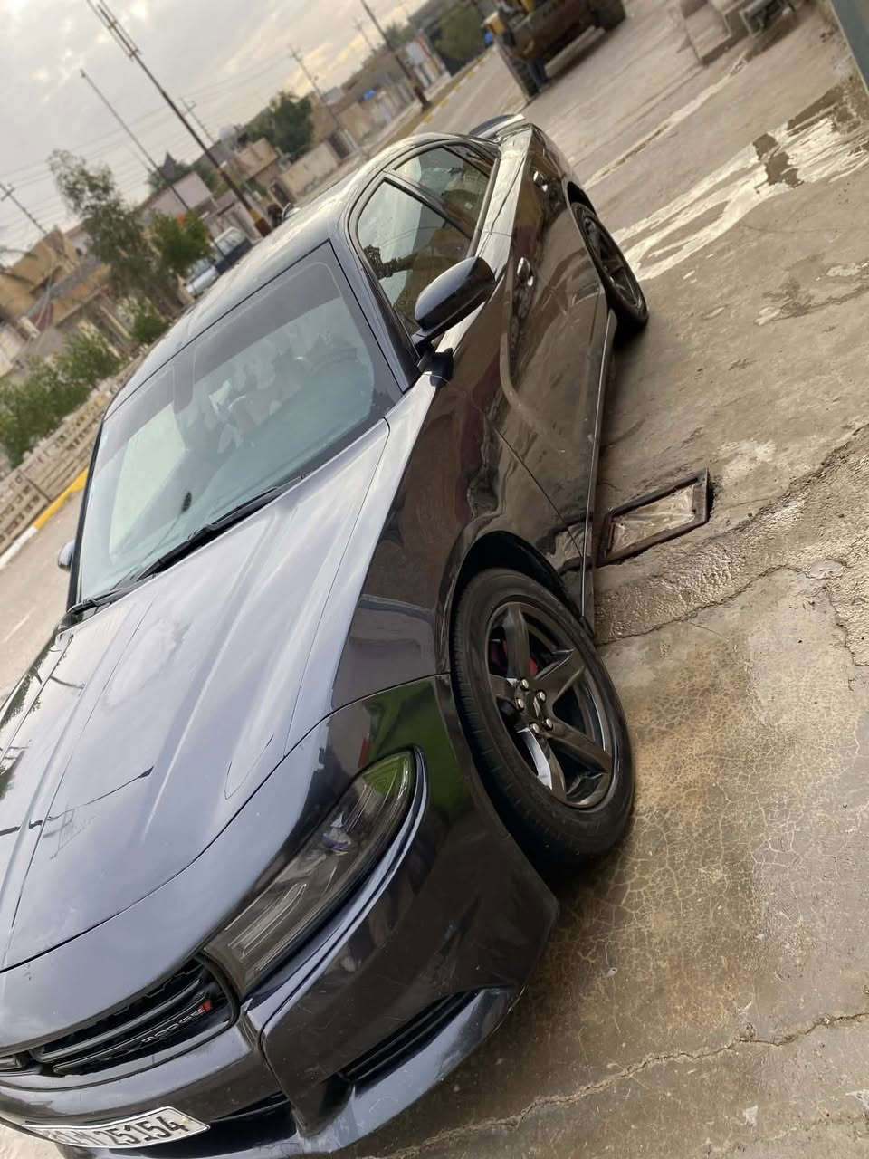 جارجر 2018 sxt كلين
بدون صبغ  بدون تبديل فقط بارد
بارد حافة البنيد شبر 
لون رصاصي  غير محدد
تو ويل 
محرك 3600
ماشية 100
مواصفات
*شاشة كبيرة مع نظام ملاحة نفگيشن GPS
*هيتر ستيرن 
*تحكمات ستيرن
*نقطة عمياء مراية 
*هيتر مراية جانبية وداخلية 
*مقاعد حضن
*مقعد سائق كهربائي    
*كامرا خلفية 4k
*حساسات خلفية
*تشغيل عن بعد
*مثبت سرعة
*دخول ذكي (بصمة)
*ويل 18 اسود 
كير ومكينة كفالة
السيارة جديدة وب عااافيه ع ياااخذه هزه 
جديده و رقم انكليزي جديد 
عنوان بغداد 
اي استفسار ***********
.
