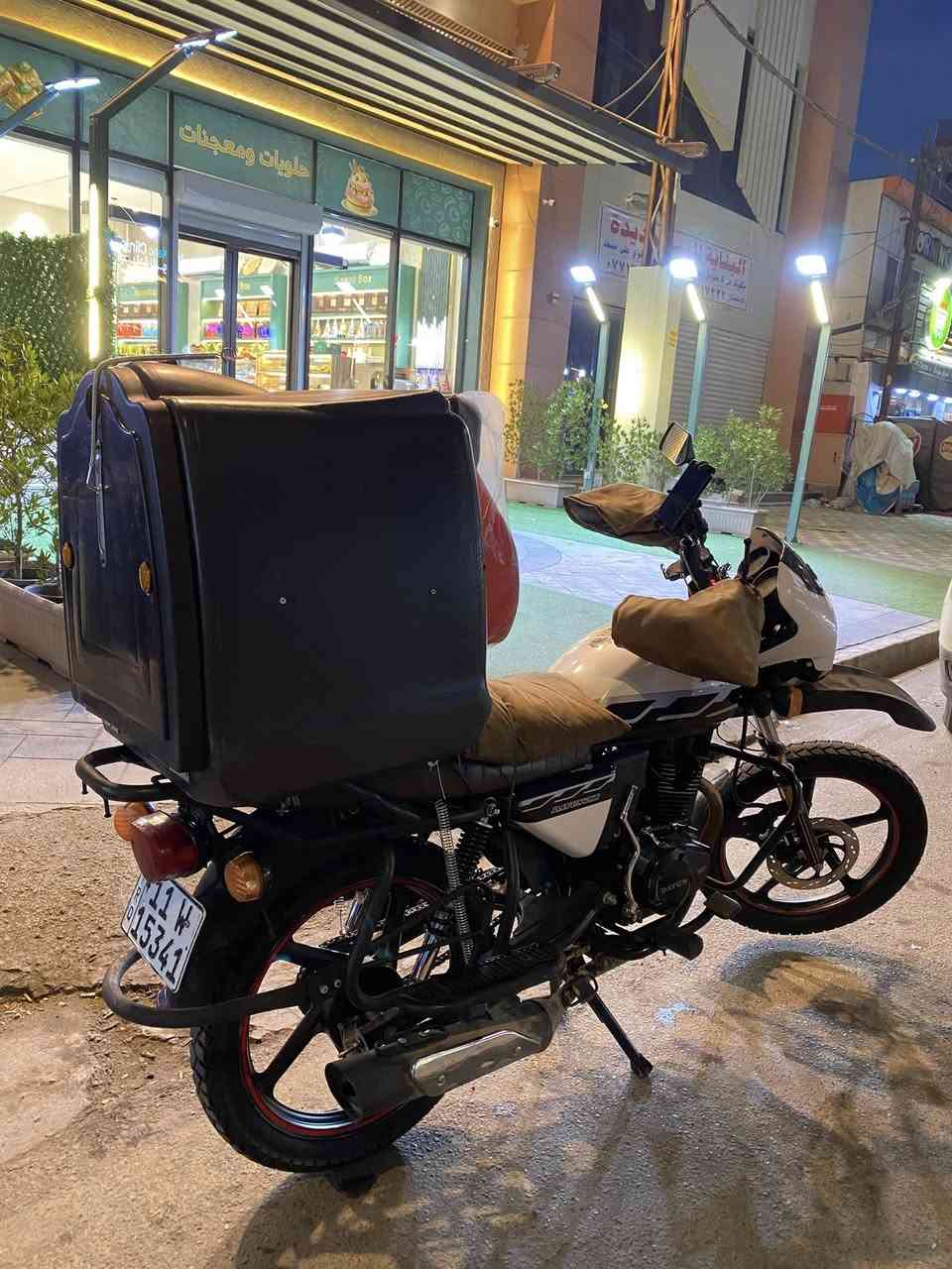 سلام عليكم 
دراجه دايوان موديل ٢٣ رقم بغداد بأسمي تحويل ثاني يوم 
مبدل بيها بوشه وبستم بلوكاله 
سعرها مليونين و ٢٠٠
متواجد واتساب ***********
