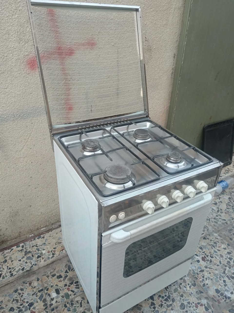 طباخ مصري نيوفرسال نظيف كلش مثل ماموضح بل صور سعره 175 مكانة منطقة الكريعات ويوجد توصيل بكروة   تصوير النار مالته   للتعليق. ***********
