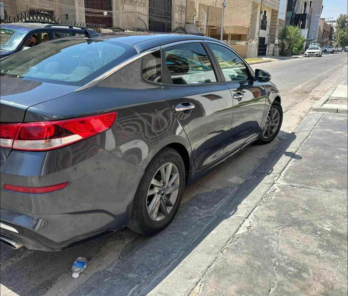 للبيع *KIA OPTIMA*
كيا اوبتما  فئة FE موديل 2020  
بدون ايرباك 
جاملغ وباردين فقط 
ماشية 57 ميل قابل للزيادة
- رقم انكليزي بغداد
- محرك 2400 GDI 
- نظام قيادة ذاتية
- تحكم ستيرن
- كامرة دواره 
- رادارات جانبيه (نقطة عمياء)
- رادار امامي 
- اشاير بلمري 
- حساسات خلفية
- رادار مانع اصطدام
- كشنات مخمل 
- جنطة ذكية عند الفتح
- ثلاث انظمة قيادة(comfort,eco,sport)
- شاشه كبيره تدعم  apple CarPlay&android 
CarPlay
***********
السعر 138$ وبيها مجال 
العنوان- اليرموك ساحة بغداد, العراق
