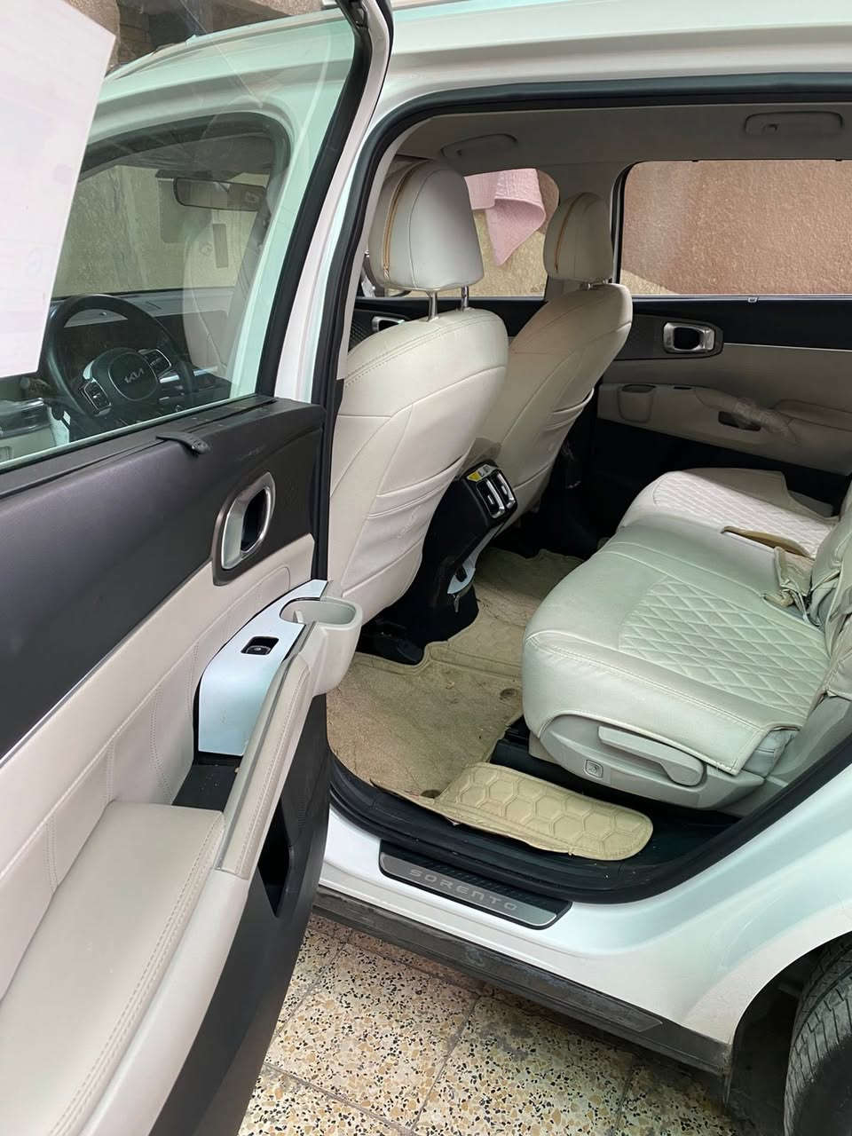 للبيع سورنتو 2024 خليجي ضمان الدولية ماشيه   18الف السياره ويل 20  ٦ سلندر السعر٣١٥ ومجاله كلش بسيط اتصال*********** مكانها بغداد الدورة
