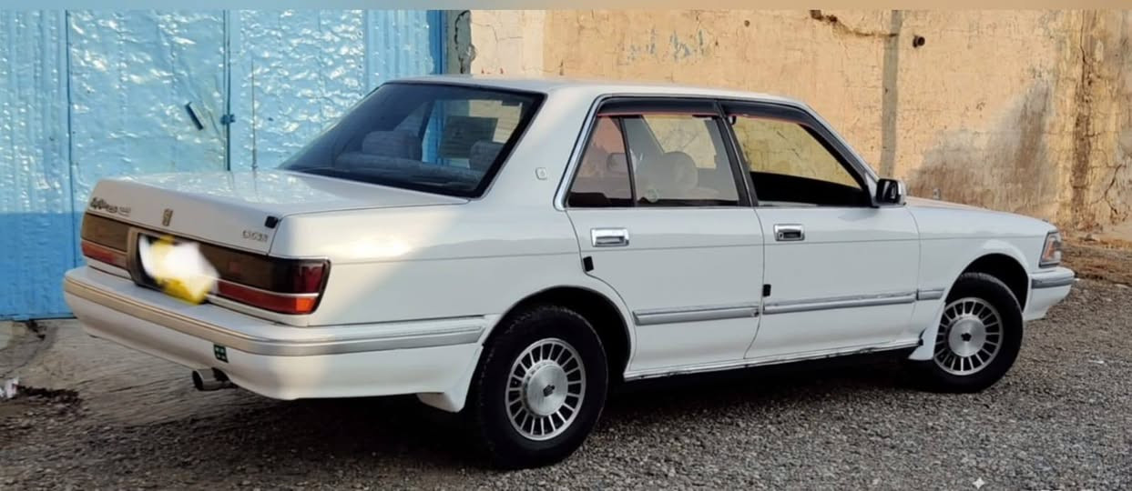 السلام عليكم سياره سيدان للبيع مديل 88 رقم نينوى دولي بسمنه سنويه الى 2030 كوبون بانزين محرك بطه 2500 طخم تاير السعر48 وبيها مجال رقم الهاتف 
***********
