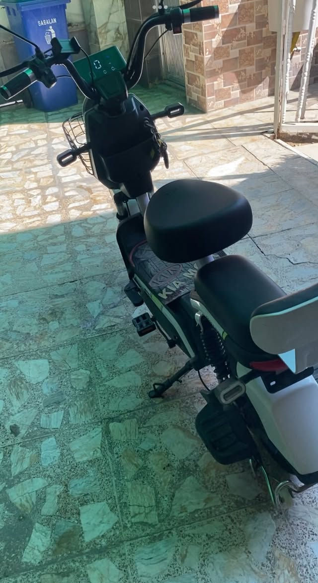 دراجه شحن البيع حجم 14 بطاريات تعبانات بس تمشي ما بيها شي يعني مو كلش تعبانات والباقي ما بي شي سعرها 200 الف تواصل واتساب ‼️ورجائن بس شراي يدخل رقم *********** عنوان بغداد بلديات
