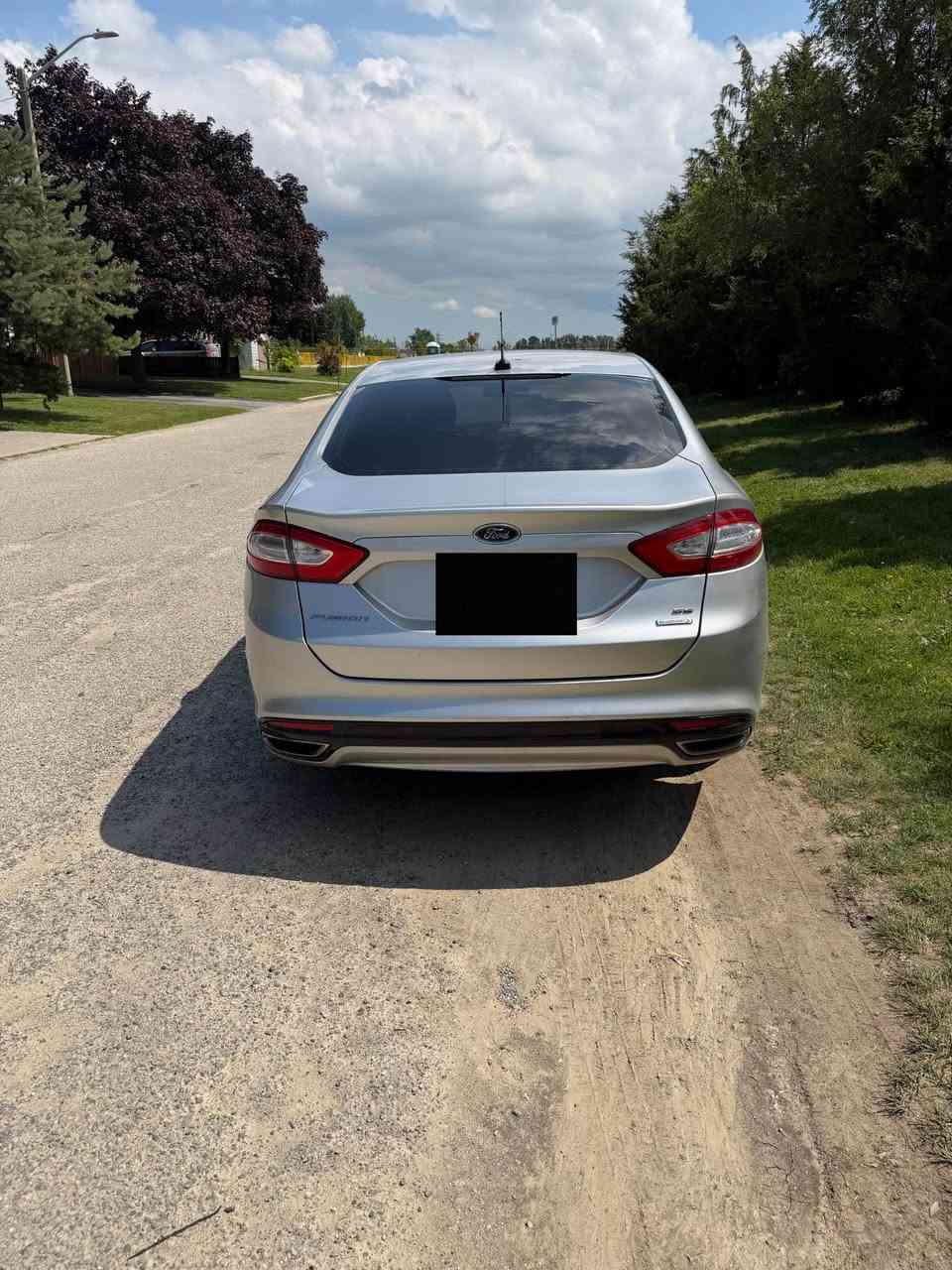 🔥 2013 FORD FUSION SE | 2.0L ECOBOOST TURBO | FULLY LOADED 🔥

💎 Luxury • Performance • Comfort • Fuel Economy

✅ Safety Certified
✅ Only 183,700 KM
💲 $7,200 OBO

Looking for a stylish, reliable, and fully loaded sedan? This 2013 Ford Fusion SE offers the perfect combination of performance, comfort, technology, and fuel efficiency.

🚗 Performance

✔ Powerful & Fuel-Efficient 2.0L EcoBoost Turbo Engine
✔ Smooth Automatic Transmission
✔ Excellent Driving Experience
✔ Runs & Drives Great
✔ No Mechanical Issues

🌟 Premium Features

✅ Heated Leather Seats
✅ Power Driver Seat
✅ Power Mirrors with 3 Driver Memory Settings
✅ Full Power Windows
✅ Large Touchscreen Display
✅ Bluetooth Hands-Free Calling & Audio
✅ Backup Camera
✅ Remote Start
✅ Steering Wheel Controls
✅ Ice Cold Air Conditioning
✅ Beautiful Silver Exterior
✅ Spacious Interior & Large Trunk

🔧 Recently Serviced

✅ Fresh Oil Change
✅ Safety Certified
✅ Ready to Drive Home Today

Whether you’re looking for a reliable daily dri Windsor, ON


**إذا كنت صاحب هذا الإعلان وتريد حذفه لأي سبب، رجاءا أرسل رسالة إلى الدعم الفني**
