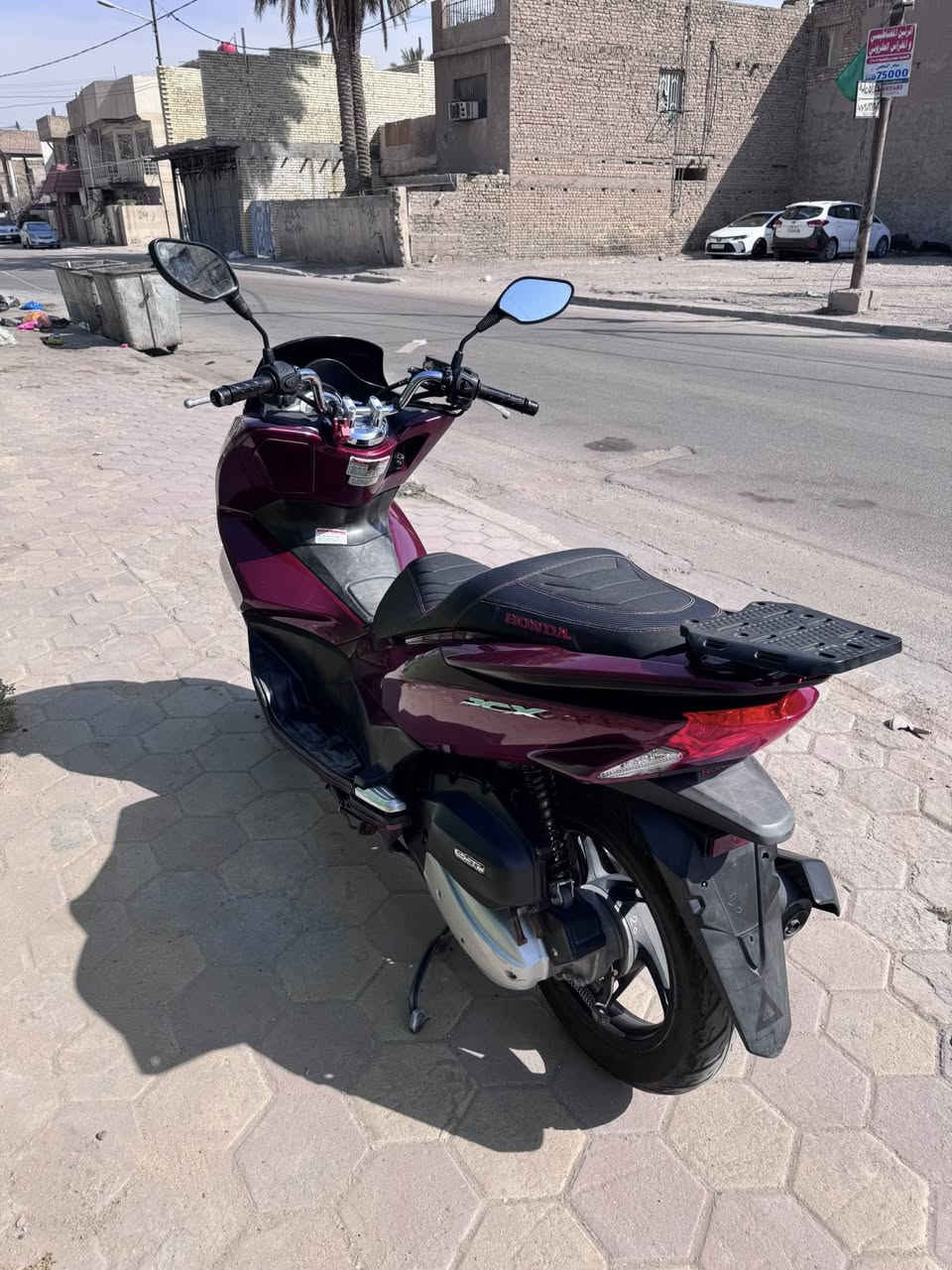 الجيل الثاني لون ماروني pcx
ماشية 31 حقيقي مكفولة من كلشي كفر ومحرك 
حساس ازدحام شغال حساس استان كفرها نظيف بي شوية شخوط قليلة 
السعر 2.250.000 د ع
العنوان الحرية /الدولعي 
*********** 
متواجد واتساب
