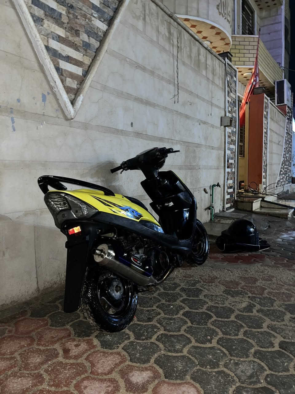 ماكس عدله موديل 2006 كللها بلاديه ماعده الصالنصه BFصجميه والبلاديه موجوده الدراجه كفاله كفرات اللون المميز للماكس ليموني بطريق لون ماكو منه بشارع كلها شغاله سلف هندر يعني ماعايزها بس السايق وصل معرض موجود الدراجه استعمالها قليل جداً ناعمه كلش مامفتوحه سعرها 775 بيها مجال والشراي كلش اداري فوك متتصور مكاني كربلاء شارع الروضتين 
رقمي:***********
بي واتساب مامتواجد فيس فقط واتساب والرقم .((((ملاحضه)))) الدراجه ملحه بس هذه الماي مسويهه هيج ب الصوره لآن توني جنت غاسلها.
