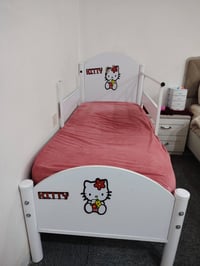 سرير • غرفة نوم