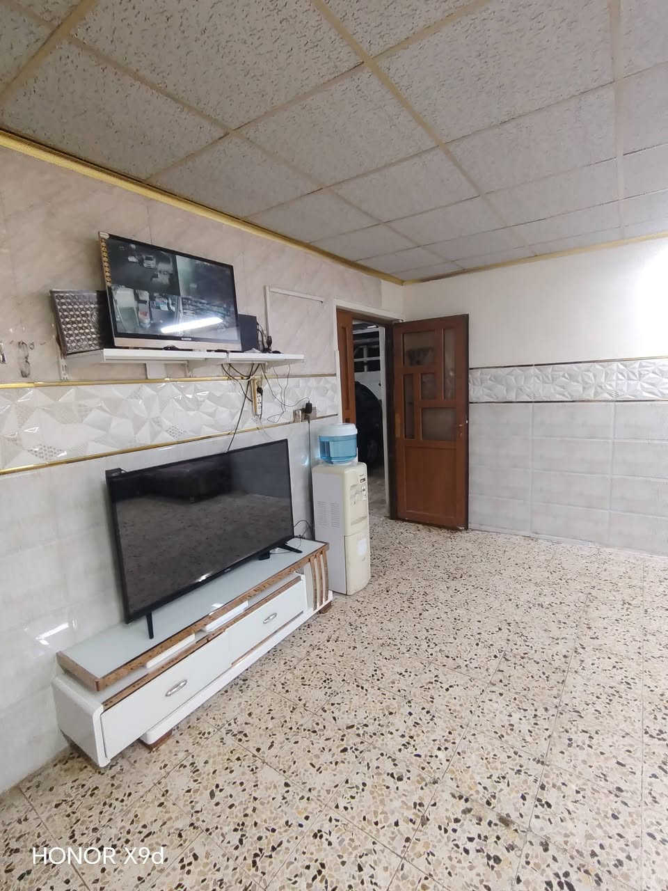 بيت للبيع بحساب ارض ٢٠٠متر بسم صاحب الدار ملك صرف طابو زهور بي محلات ٢على شارع سايدين  حي سومر قرب بانزيخانه اكد  السعر ١٥٠☘️***********🥀***********
