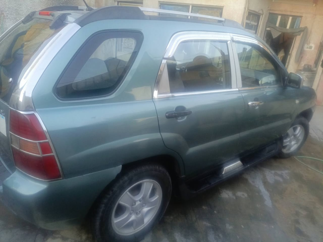 سلام عليكم سبورتج موديل 2007 سياره جاهزه تبريد صدر تخم تاير سياره مصبوغه حزام مجاليه اثر جراد بدون ضربه بيهه ضربه بلدوسه جهه السايق كير ومكينه جدد السعر 89 وبيهه مجال مكان السياره بغداد رقم الهاتف ***********
