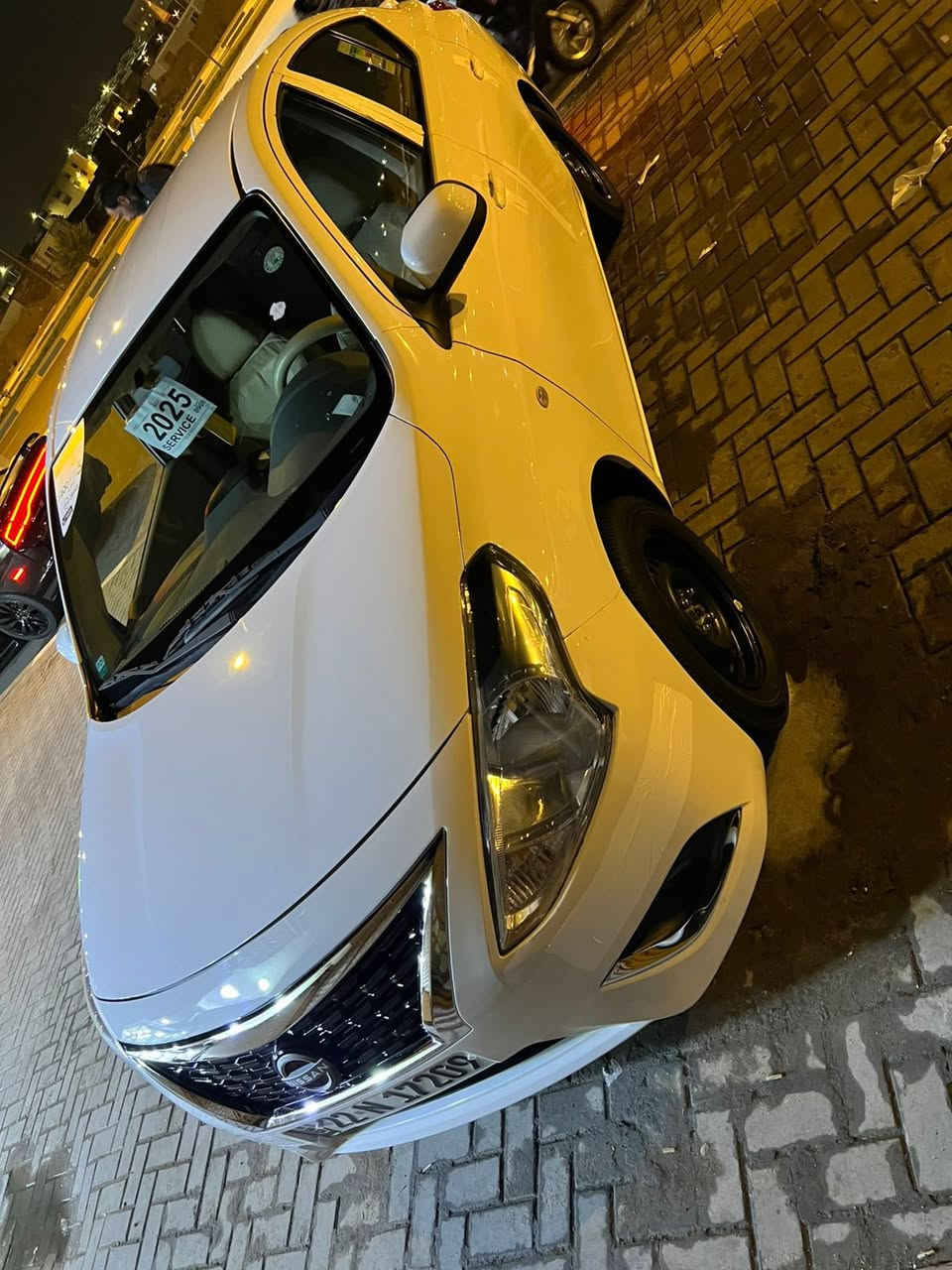 نيسان صني هندي 2025أم البليته الزركه. ماشيه 6000  مدوشمه كشنات ورضيات وبردات هم سبير منازل بيها بس مدكر فتوحه براغيه وتكحيل عل كد إصبع بالبنيد فقط لا غير وباقي سياره كفاله المكان البصره حي المهندسين السعر 130 وبيها مجال  رقم ( ***********)
