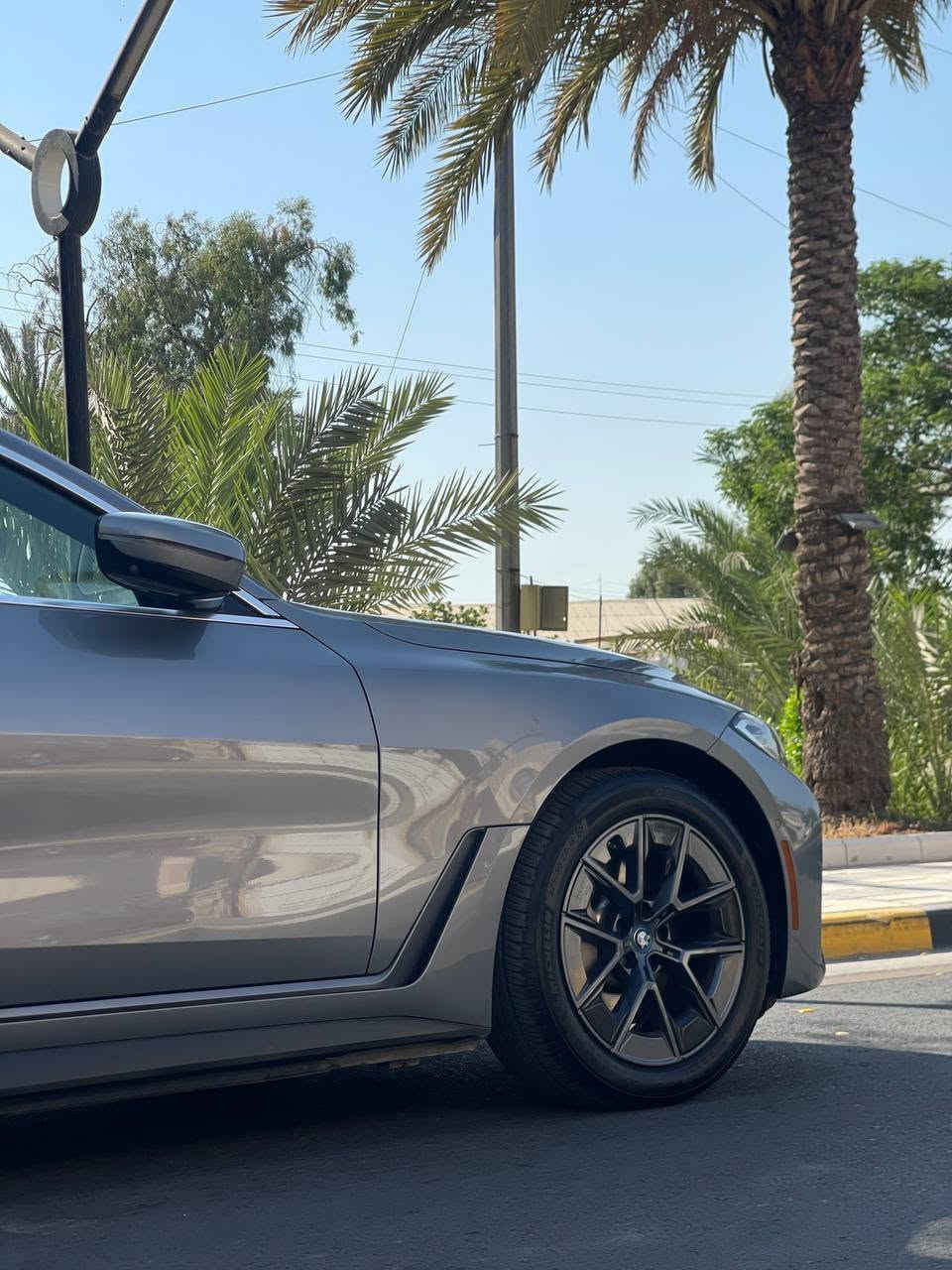 35 BMW i4 Edriv.
2024

كهرباء بالكامل

.

المواصفات :

بطارية 84 كيلو واط  (الشحنة تمشي 400-500 كيلومتر)

بانوراما

لايتات امامية متحركة عدسة Adaptive laser led

حساسات امامية وخلفية

رادات جانبية وامامية

كاميرا  خلفية

انارة محيطية ambient lights ￼

توقف ذاتي

تنبيه اصدام للمركبات وللاشخاص

محدد ومثبت سرعة + تنبيه الخروج من المسار

نظام الترفيه idrive 8 احدث نظام

ممكن عرض خريطة ويز على الشاشة الاماميه (امام السائق)

المسافة المقطوعة 

مقاعد كهرباء + تسخين مقاعد + تسخين مقود قيادة

اوامر صوتيه في النظام الترفيهي

السرعة من 0-100 خلال 5 ثواني

حادث السيارة : البنيد نفسه مصلح بدون دواخل بدون لغد وشاصي 

 ايرباك ( ستيرن دشبول )

السعر 28000$ الف دولار 280 ورقه وبيها مجال 

رقم الهاتف … متوفر واتساب
***********
