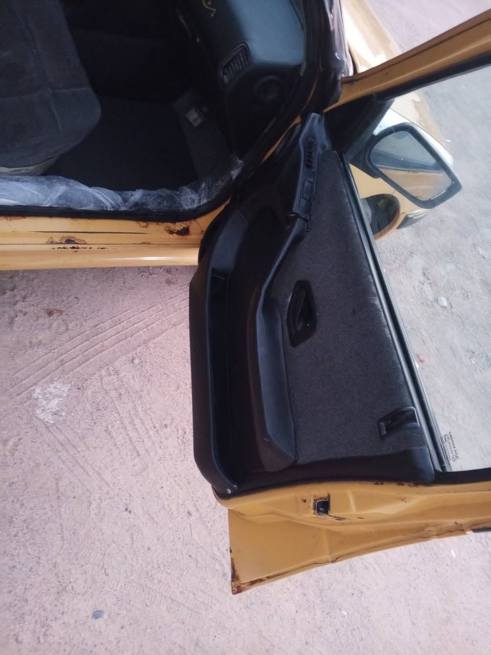 إسلام عليكم سياره بيجو بارص موديل 12  مكينه وكير انضاف كشرته نفس ما واضحه بصور  السياره رقم احمر  
مكان البصره الزبير للاستفسار اكثر ***********
